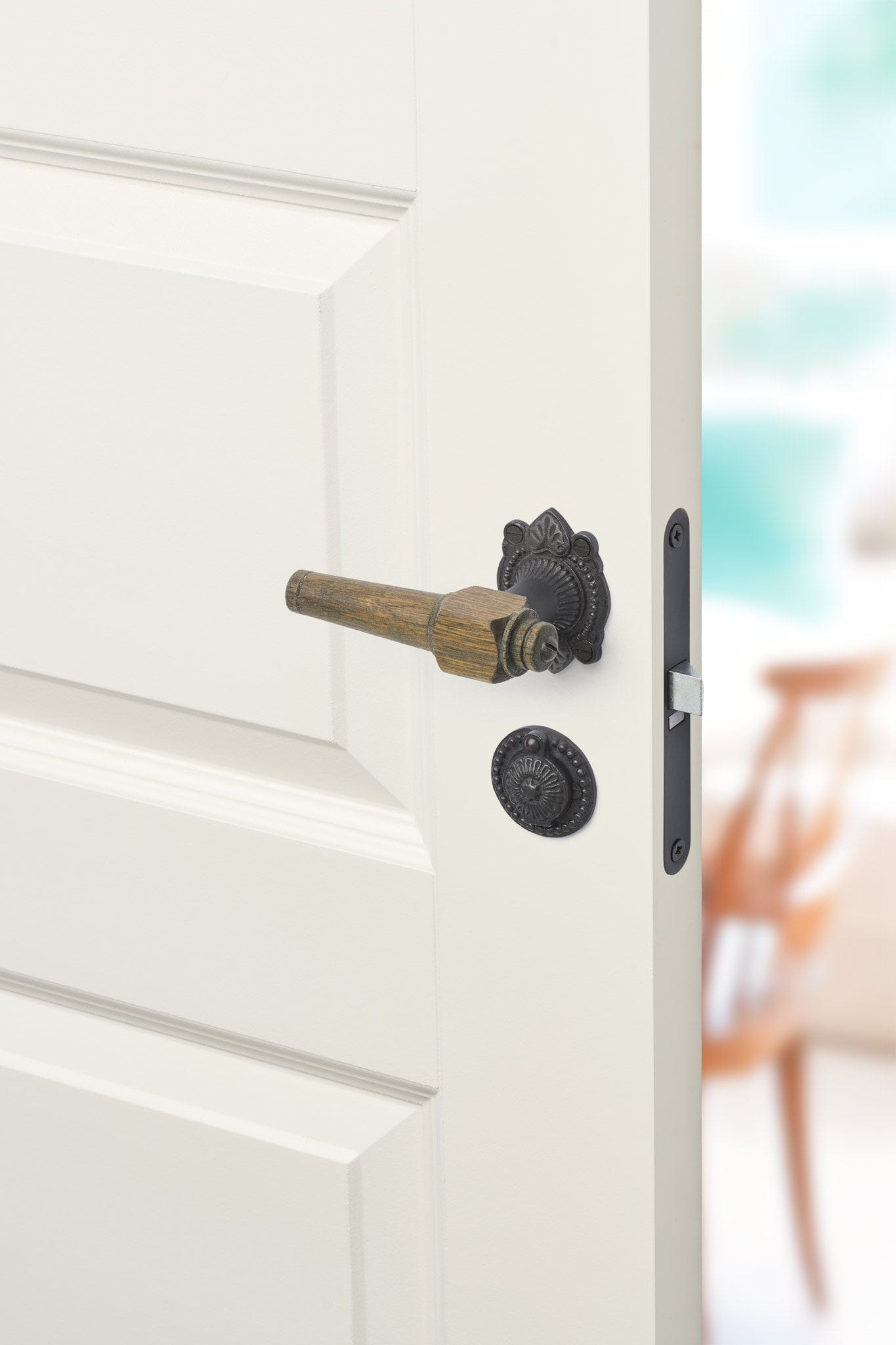 Svanemølle | Dørhåndtag i Røget Eg med almue rosetter og nøgleskilte i Sort Oxideret Messing L 111 mm (C/C 30 mm) Sibes SM-ER-1670-OX FINICC