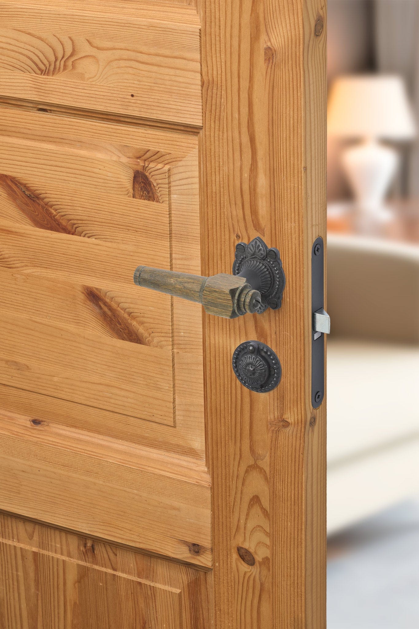 Svanemølle | Dørhåndtag i Røget Eg med almue rosetter og nøgleskilte i Sort Oxideret Messing L 111 mm (C/C 30 mm) Sibes SM-ER-1670-OX FINICC