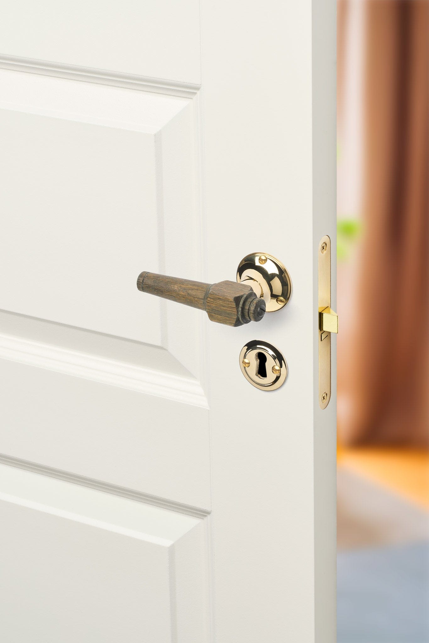 Svanemølle | Dørhåndtag i Røget Eg med klassiske rosetter og nøgleskilte i Blank Messing uden Lak L 111 mm (C/C 30 mm) Sibes SM-ER-1770-MPU FINICC