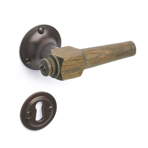 Svanemølle | Dörrhandtag i Rökt Ek / Brunerad - 1770/1771 rosetter och nyckelskyltar