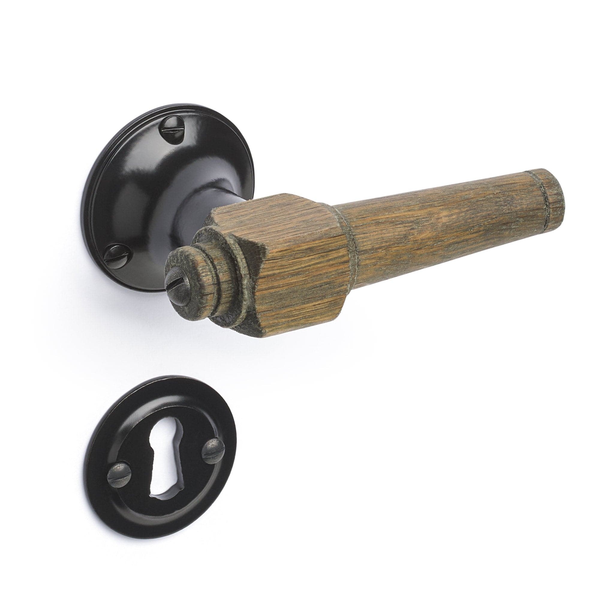 Svanemølle | Dørhåndtag i Røget Eg med klassiske rosetter og nøgleskilte i Sortlakeret Messing L 111 mm (C/C 30 mm) Sibes SM-ER-1770-SO FINICC