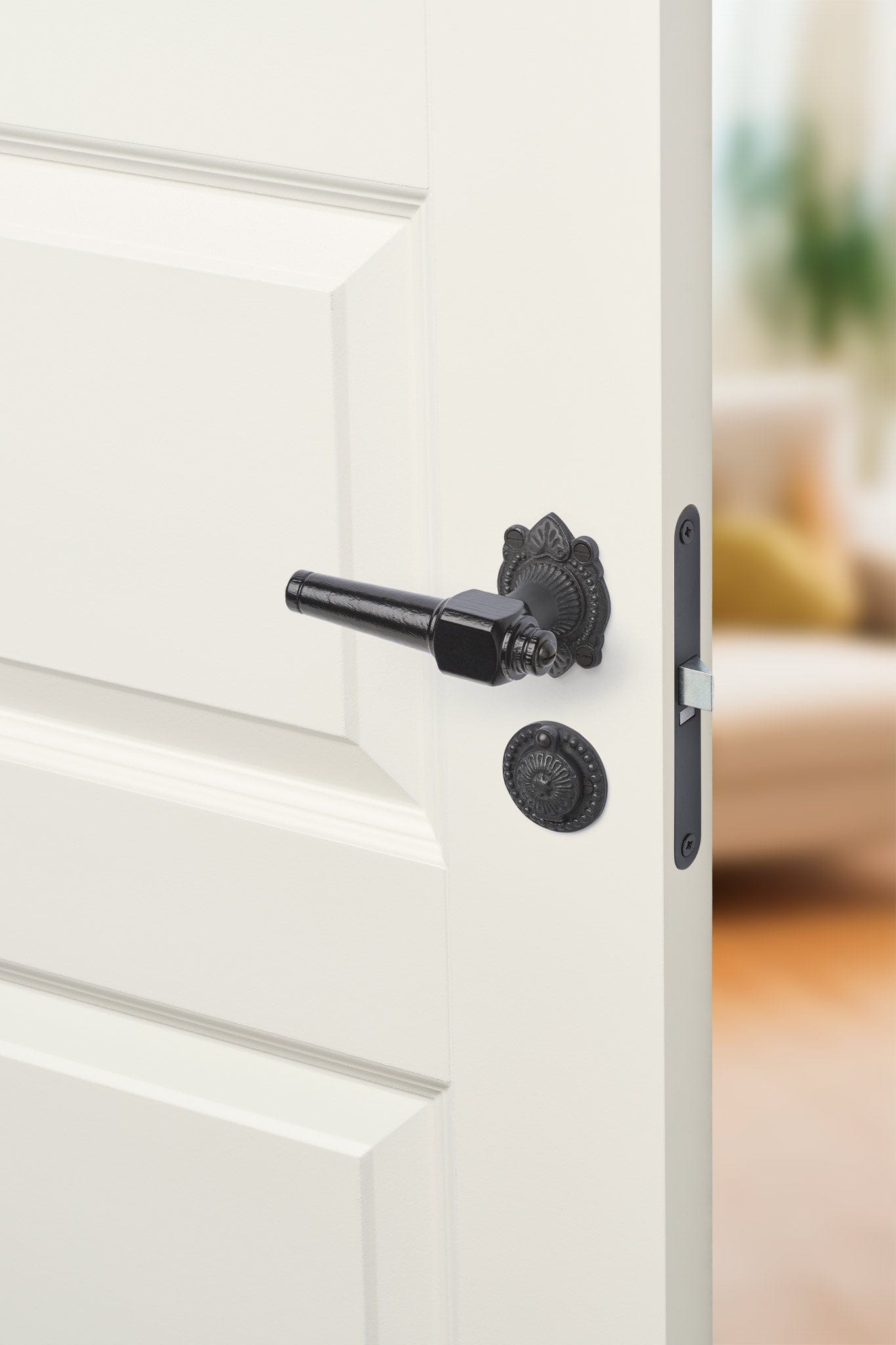 Svanemølle | Dørhåndtag i Sortlakeret træ med almue rosetter og nøgleskilte i Sort Oxideret Messing L 111 mm (C/C 30 mm) Sibes SM-SO-1670-OX FINICC