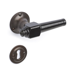 Svanemølle | Dörrhandtag i Svart / Brunerad - 1770/1771 rosetter och nyckelskyltar