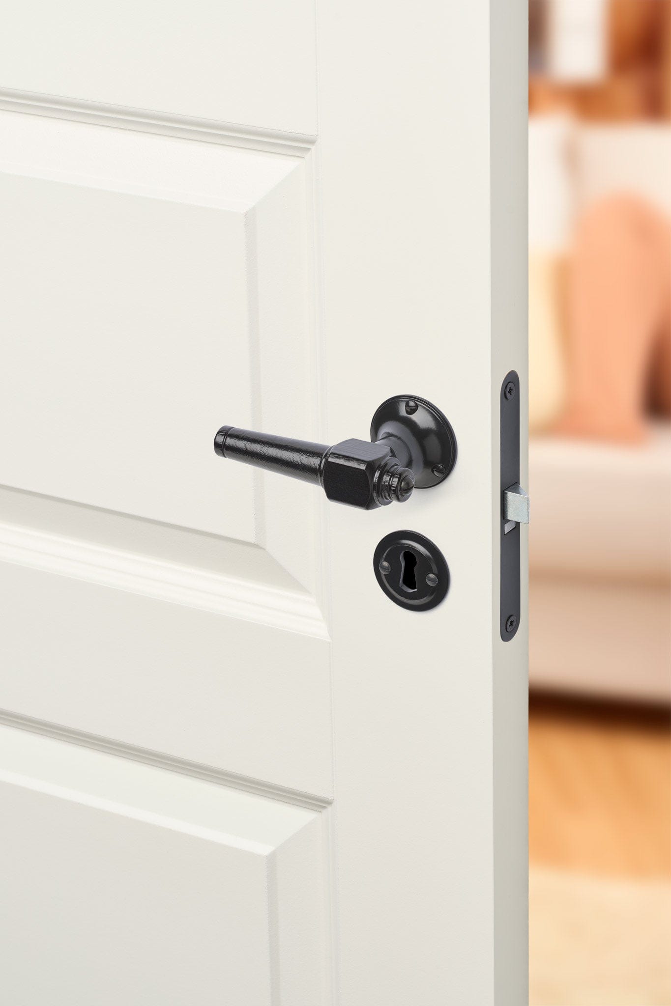 Svanemølle | Dørhåndtag i Sortlakeret træ med klassiske rosetter og nøgleskilte i Sortlakeret Messing L 111 mm (C/C 30 mm) Sibes SM-SO-1770-SO FINICC