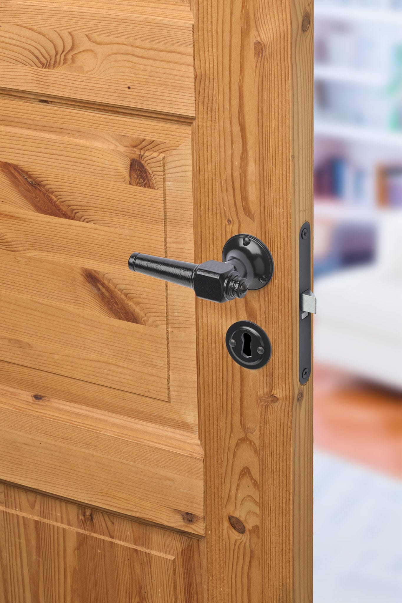 Svanemølle | Dørhåndtag i Sortlakeret træ med klassiske rosetter og nøgleskilte i Sortlakeret Messing L 111 mm (C/C 30 mm) Sibes SM-SO-1770-SO FINICC