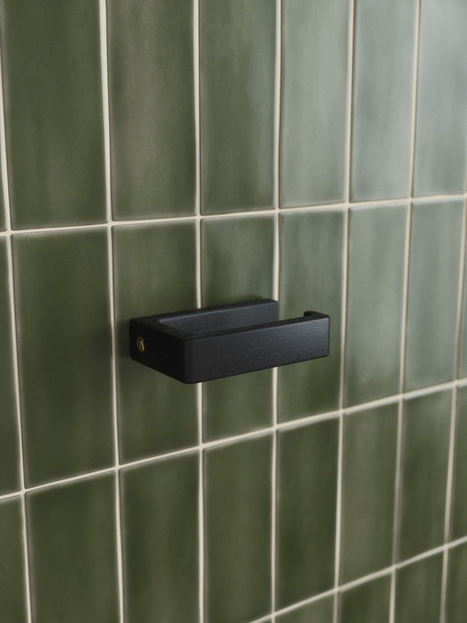 Toilet T | Toalettpappershållare i Svart Ask