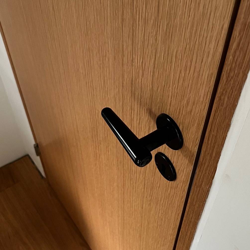 Torpedo | Dørhåndtag i Sort Bakelit inkl nøgleskilte til (gamle døre) L 95 mm (C/C 30 mm) Sibes KC-200255 FINICC