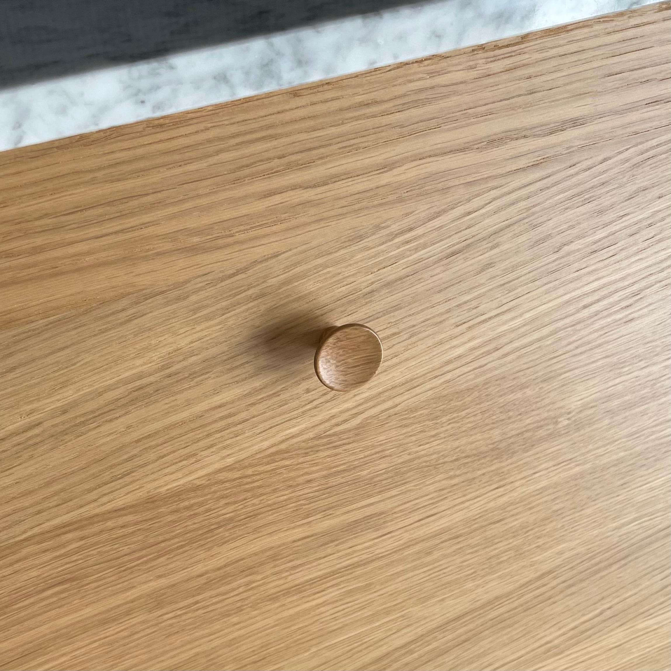 Tuba | Møbelknop eller Knage i Lakeret Eg Ø 28 mm x D 19 mm Vonsild VS-109120028-052 FINICC