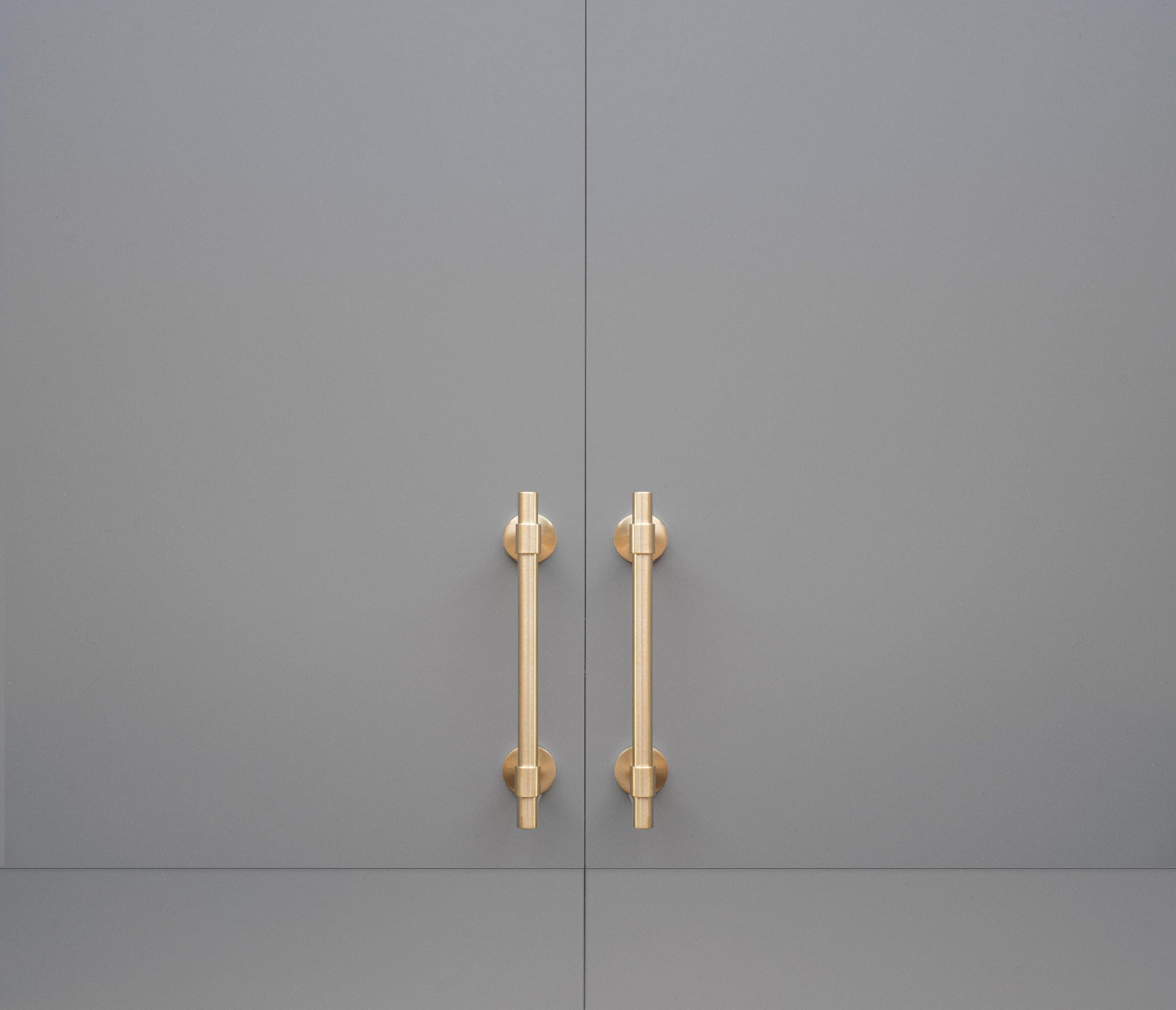 Uniform | Greb i Børstet Messing uden Lak L 178 mm (C/C 128 mm) Beslag Design 343301-11 FINICC