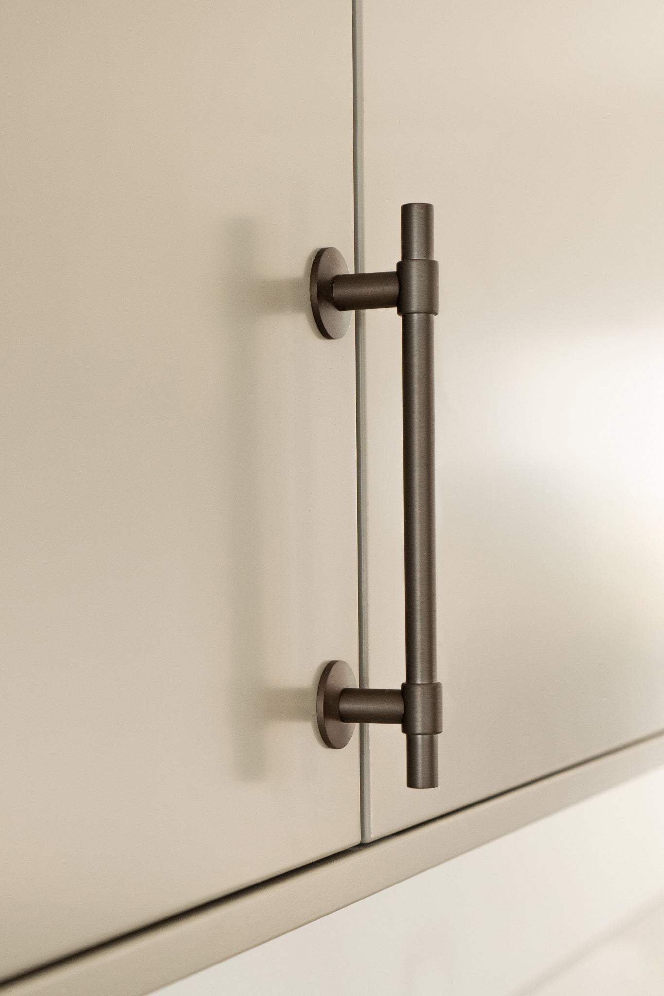 Uniform | Greb i Bruneret Messing med Lak L 178 mm (C/C 128 mm) Beslag Design 343305-11 FINICC