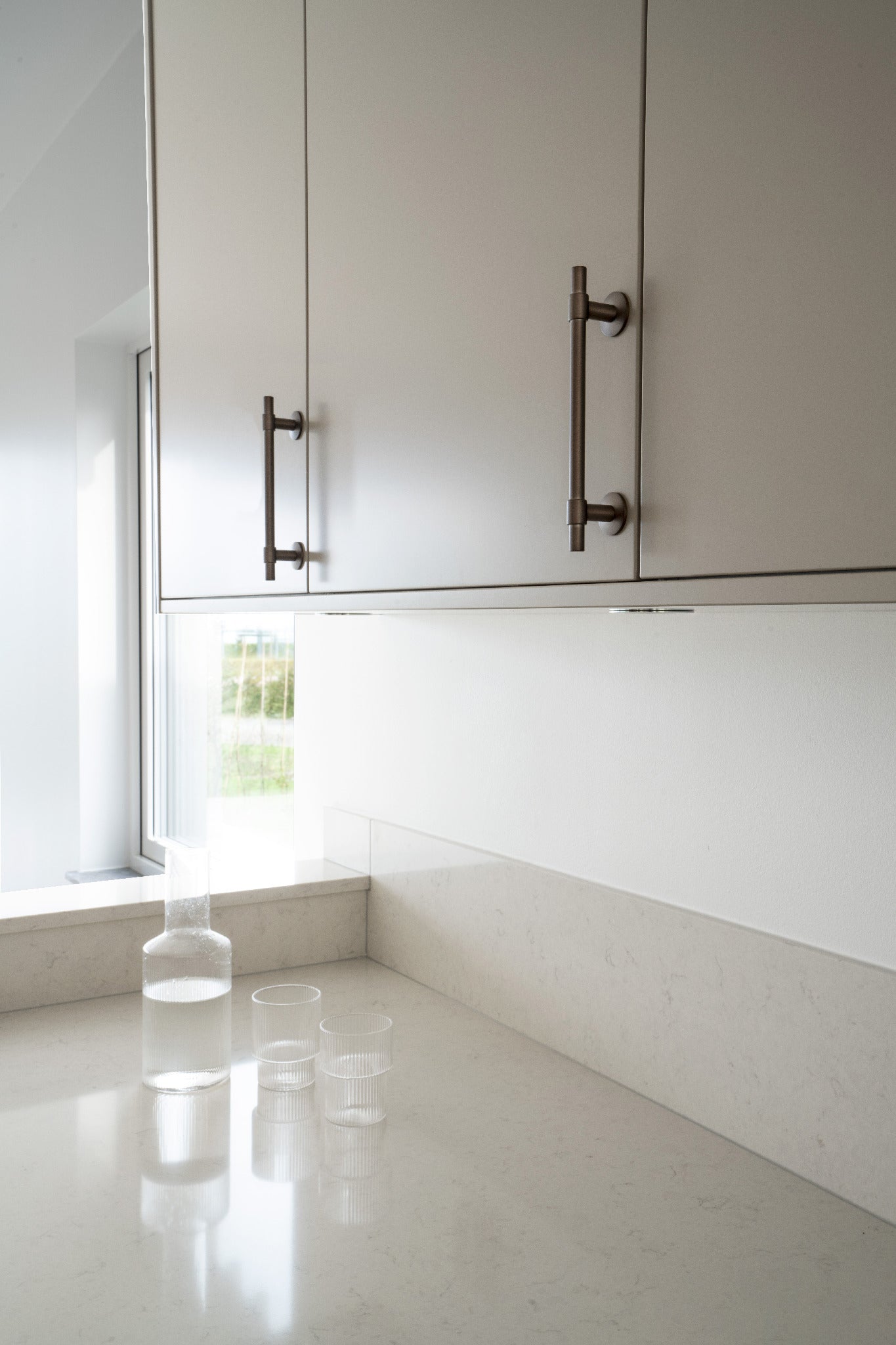 Uniform | Greb i Bruneret Messing med Lak L 178 mm (C/C 128 mm) Beslag Design 343305-11 FINICC