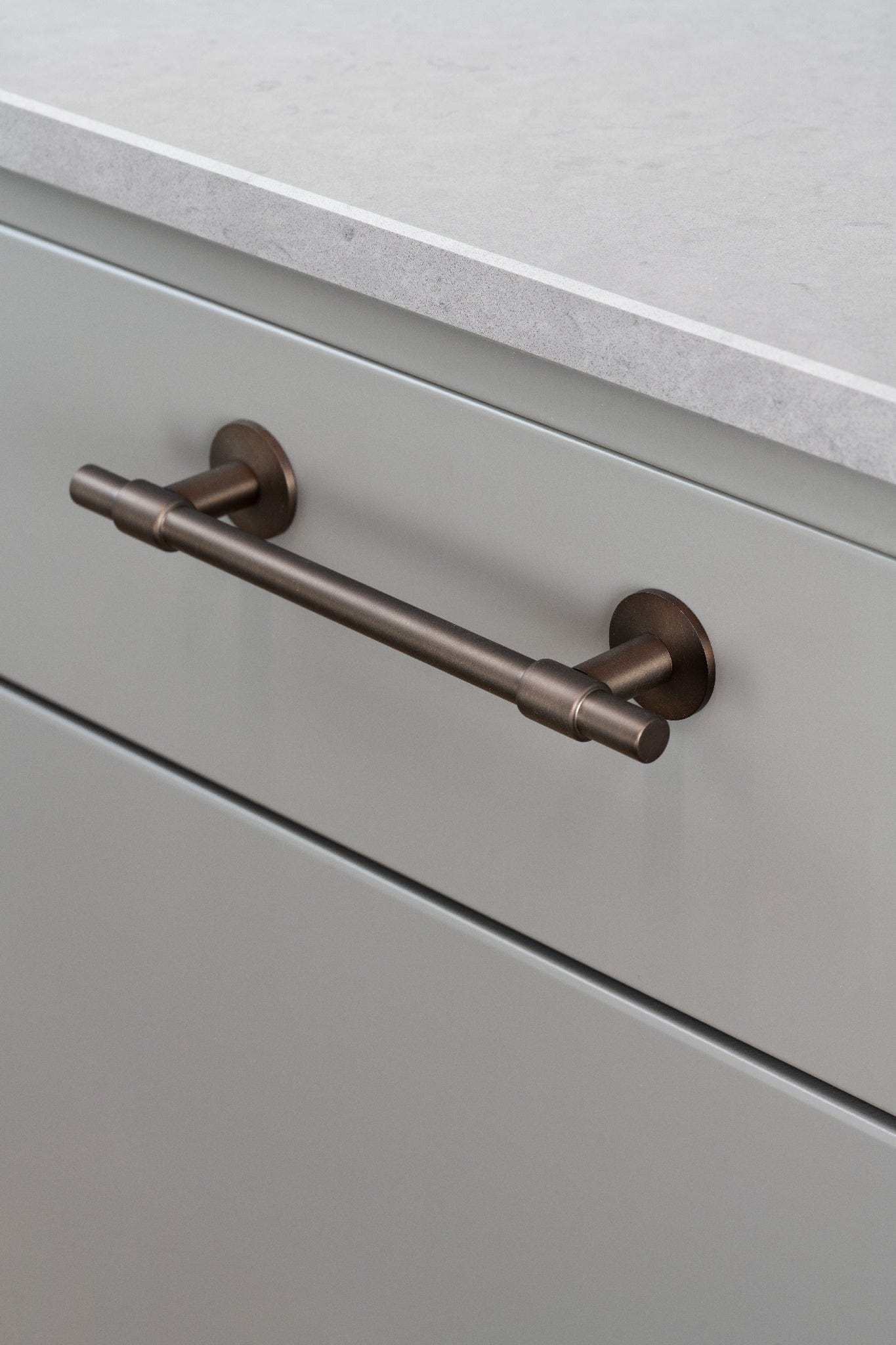 Uniform | Greb i Bruneret Messing med Lak L 178 mm (C/C 128 mm) Beslag Design 343305-11 FINICC