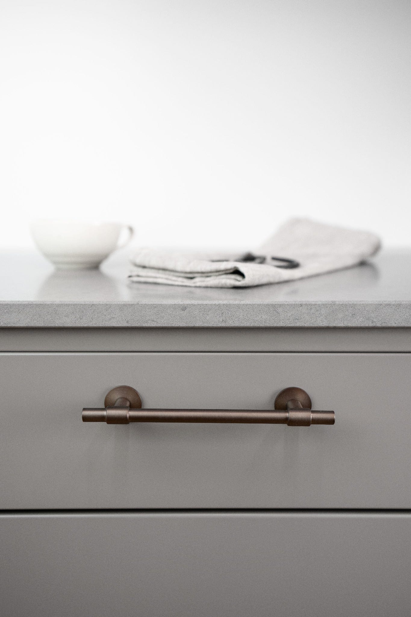 Uniform | Greb i Bruneret Messing med Lak L 178 mm (C/C 128 mm) Beslag Design 343305-11 FINICC