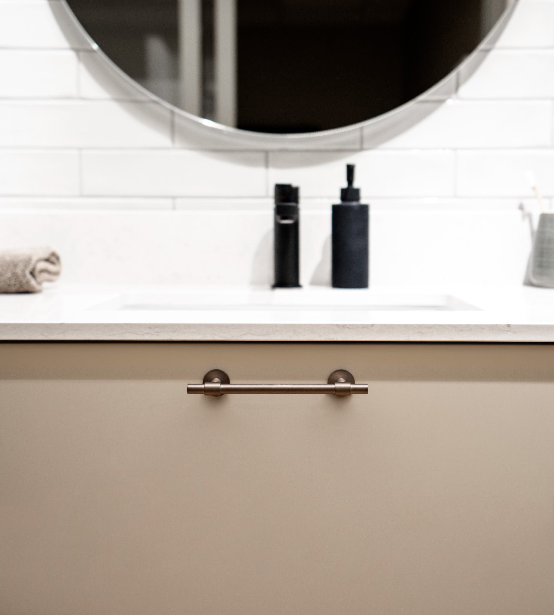 Uniform | Greb i Bruneret Messing med Lak L 178 mm (C/C 128 mm) Beslag Design 343305-11 FINICC