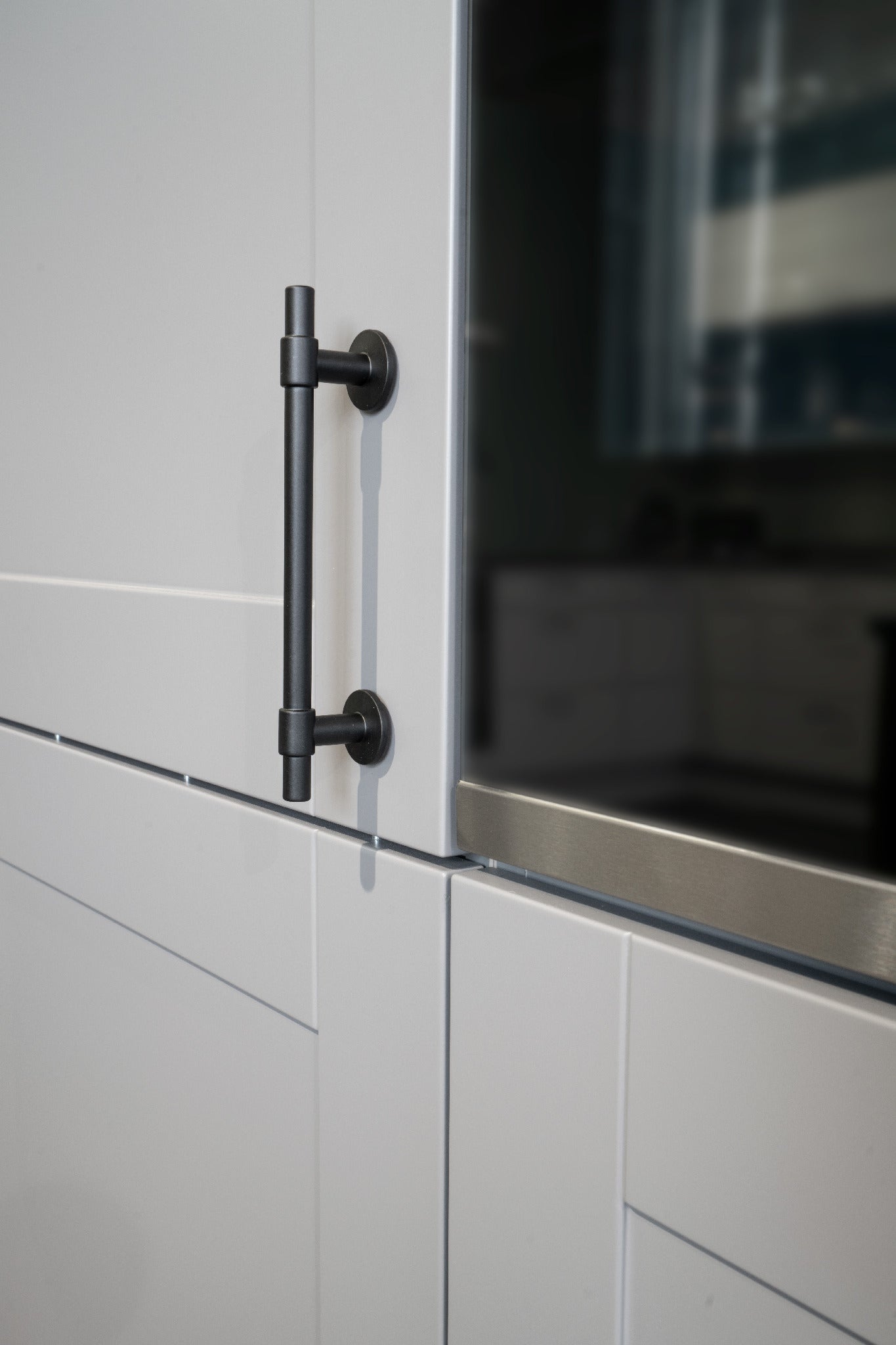 Uniform | Greb i Mat Sort L 178 mm (C/C 128 mm) Beslag Design 343303-11 FINICC