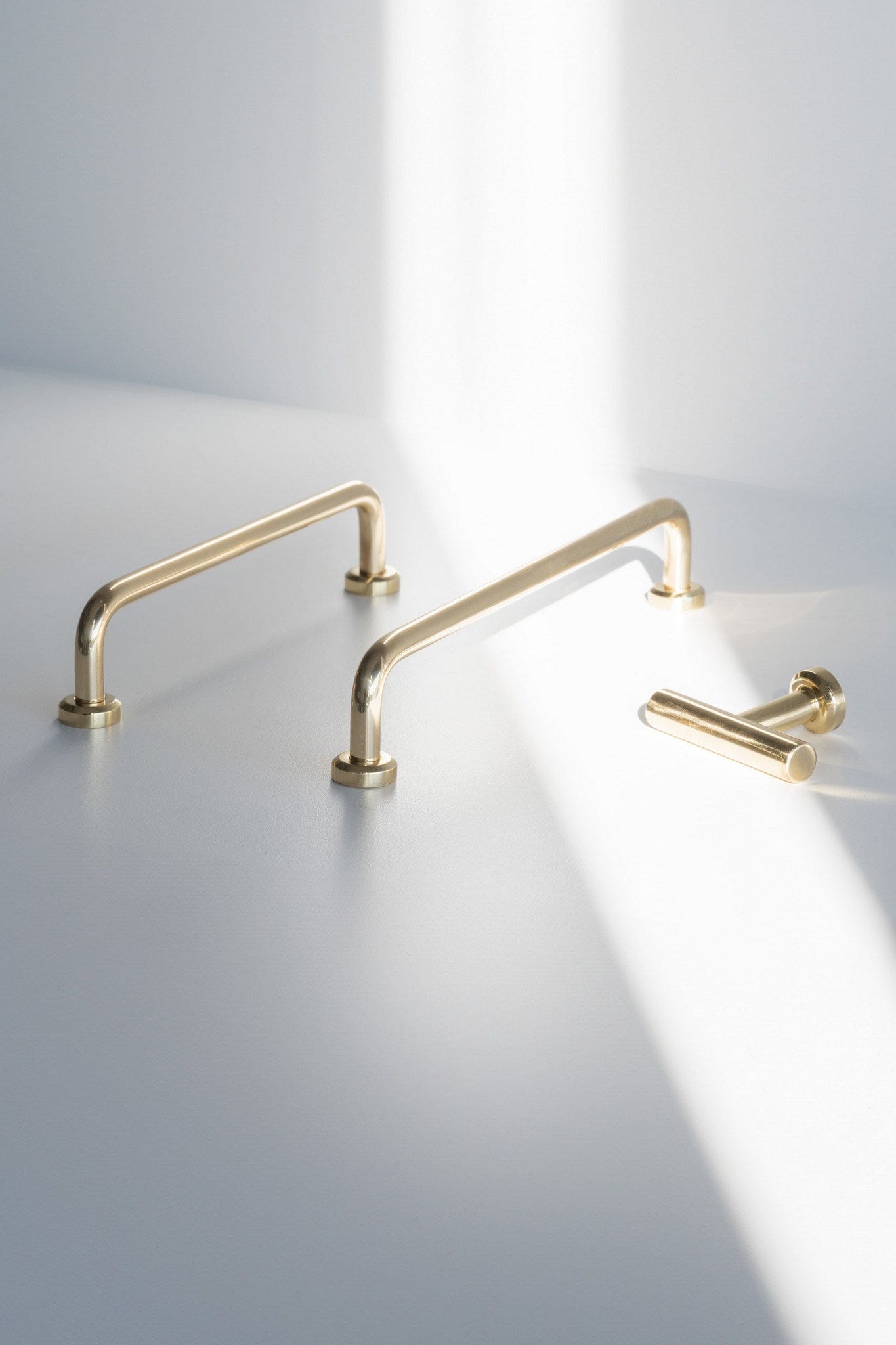 Viva | Greb i Blank Messing med Lak Beslag Design FINICC