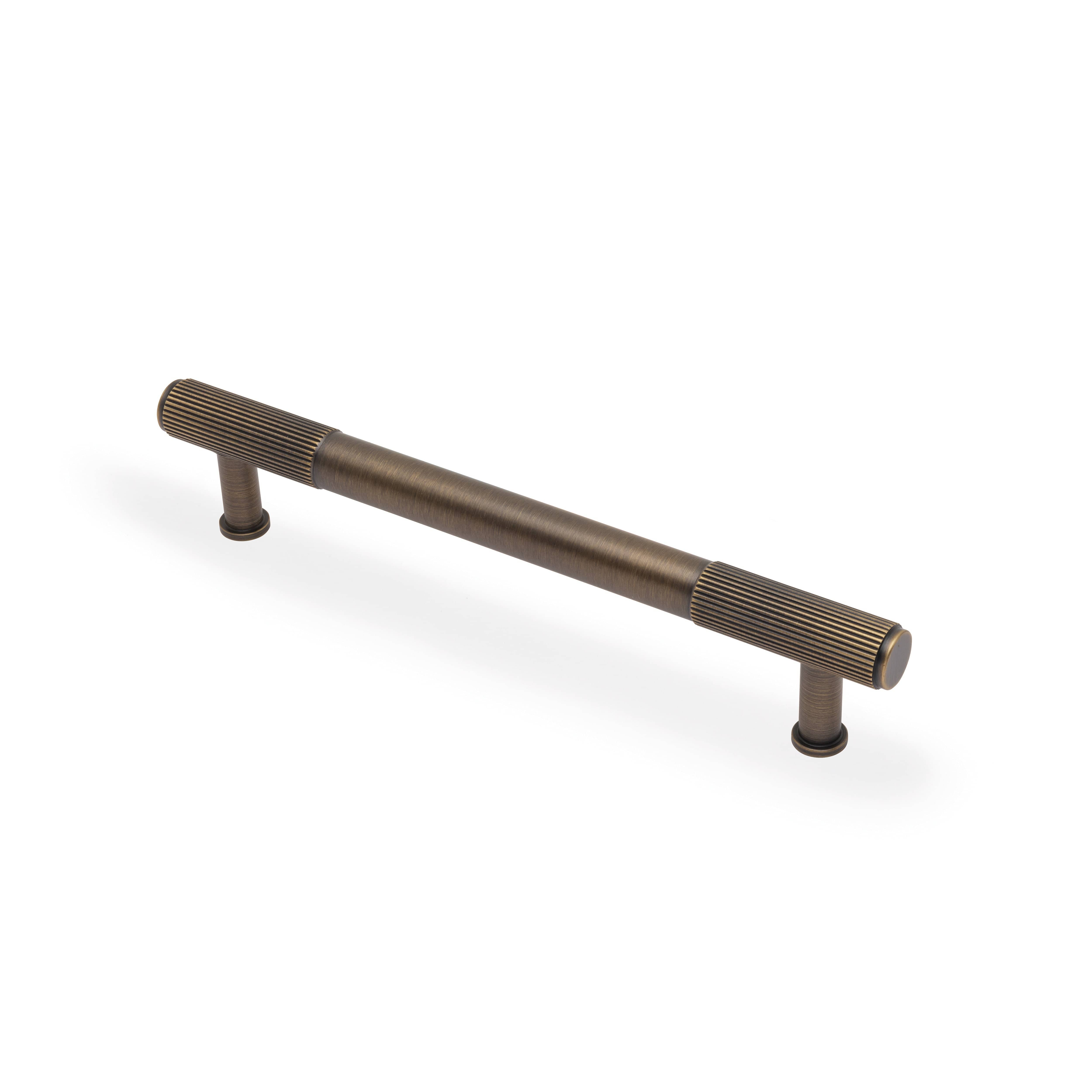 Washington Reeded | Greb i Antik Messing L 197 mm (C/C 160 mm) Alexander & Wilks AW854R-160-AB FINICC