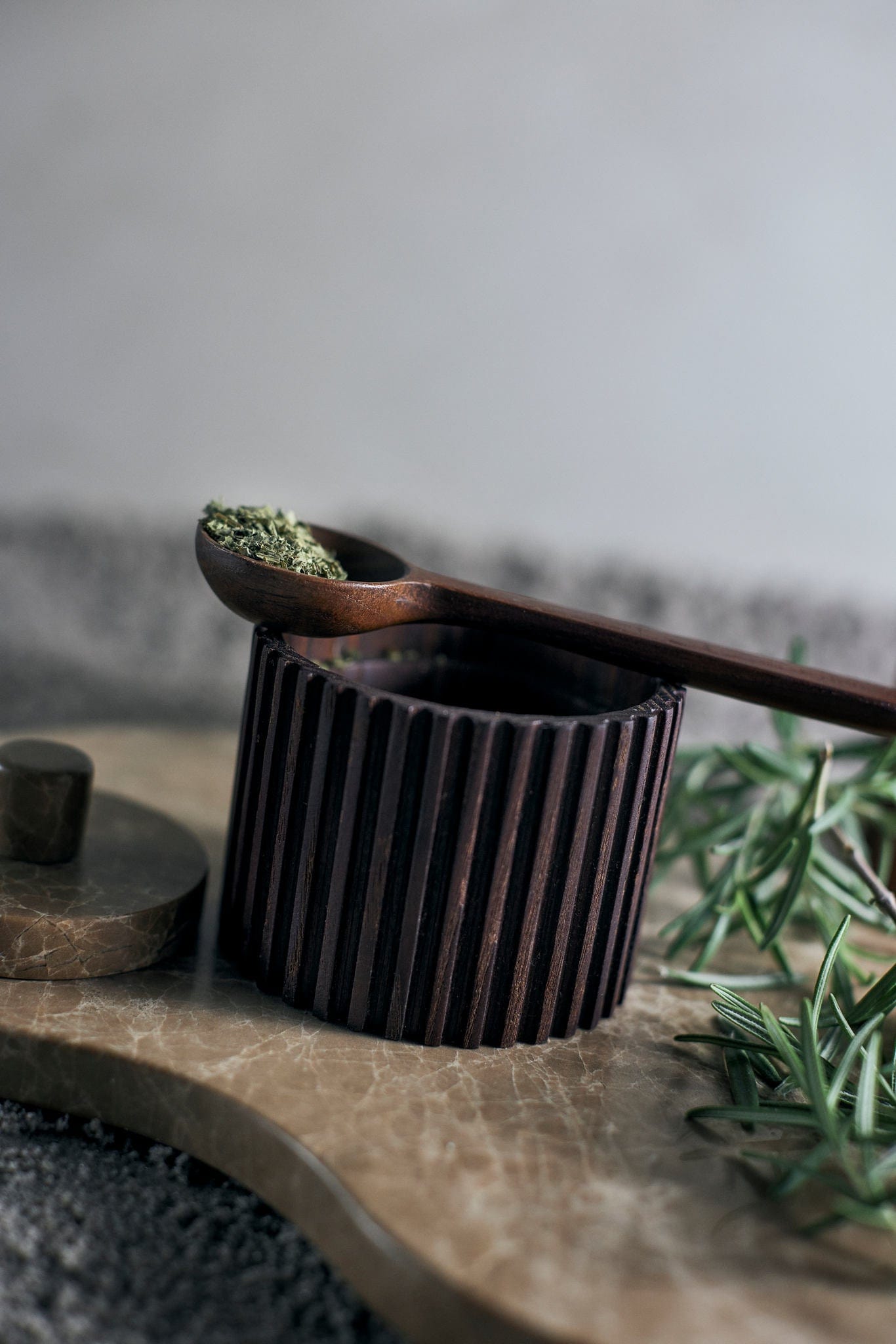 Yami | Kruka i Brun Ask/Marmor